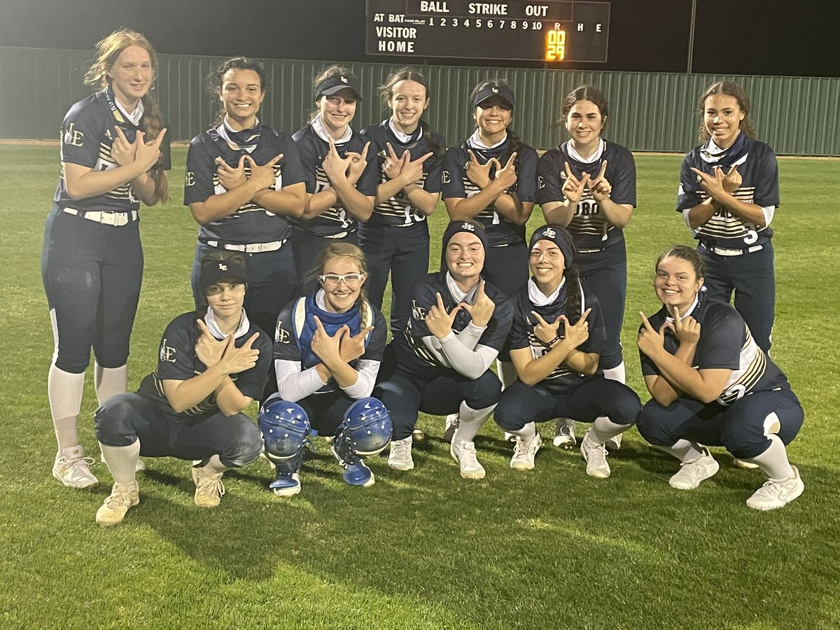 lelobosoftball's tweet photo. Great win for our ladies tonight!  Beat Braswell 14-3. So proud of the fight these ladies have!! https://t.co/WOGJgUK6dp