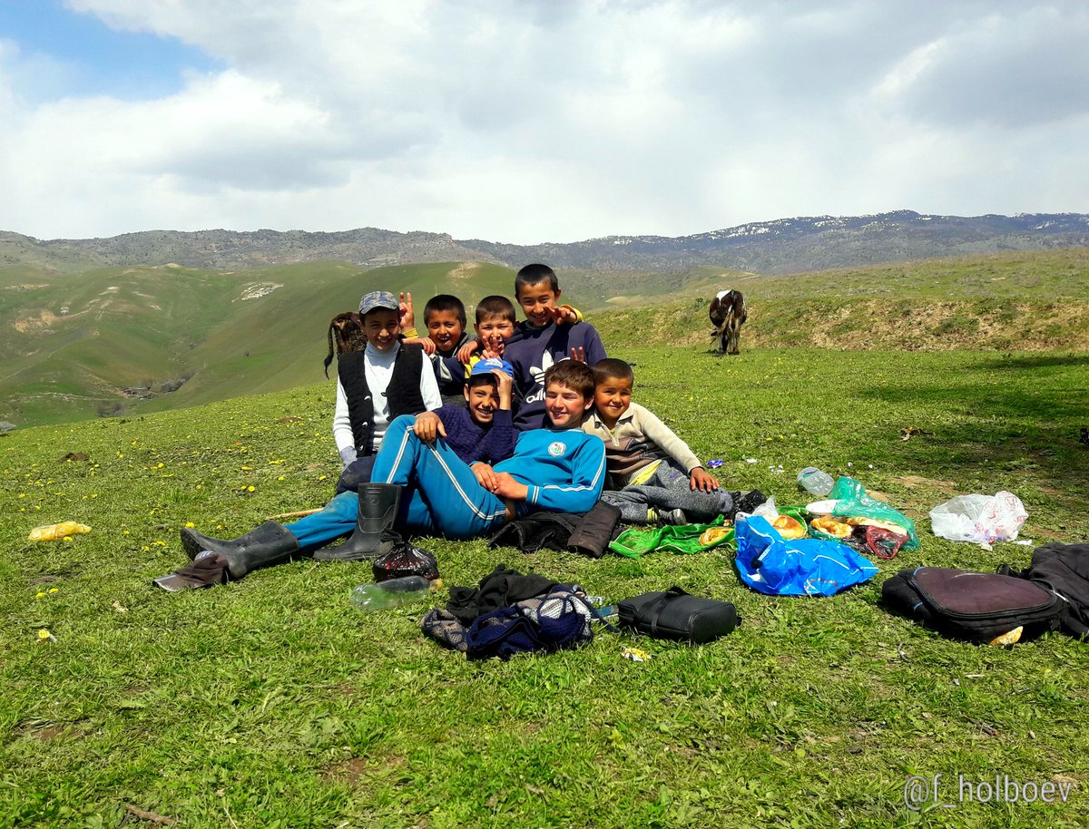f_holboev's tweet photo. After graduation, they are engaged in cattle breeding.

(Tajikistan - Shahrinav district, Guliston village)

© Фаридун Холбоев

@ASDushanbe
@USEmbDushanbe
#ОзмуниАксҳоTJ
#Tajikistan
#USAваТоҷикистон
#TajikTravel https://t.co/S66nZhJrE6