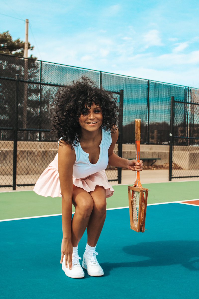 Peeeey10's tweet photo. ...tennis???? https://t.co/yjKXe9tWQj