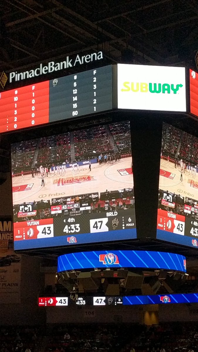 Full timeout taken by the Wolverines with 4:33 to go.... So.....#LetsGoWolverines