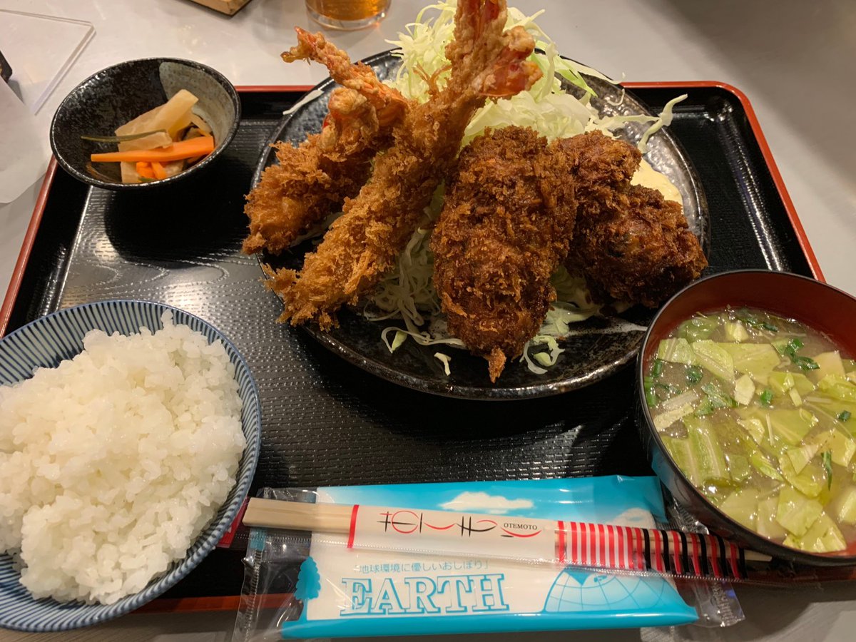 フィットクリニック新宿院 公式 V Twitter 今週も一週間お疲れ様でした 本日のランチは新宿 酒と肴 わぶ さんで カキフライ エビフライ 定食 ここのカキフライは サイズ 美味しさ 値段が 世界一 で有名 も抜群 無類のカキフェチや 夜の元気が足り