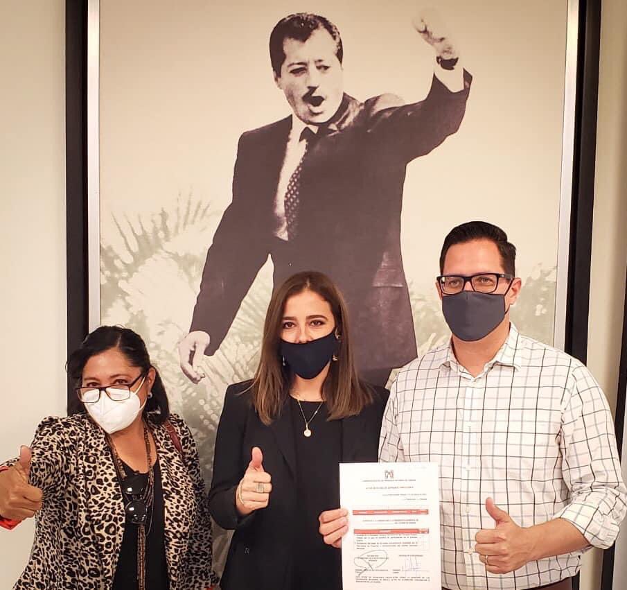 marcos_platt's tweet image. Con orgullo y motivación presenté hoy la doc. para registrarme como precandidato a la presidencia mpal. de #LaColorada.

Vamos por un proyecto de continuidad, para seguir mejorando la calidad vida de tod@s. 

¡Estamos listos, para que venga más de lo bueno para La Colorada! 🐴🐎