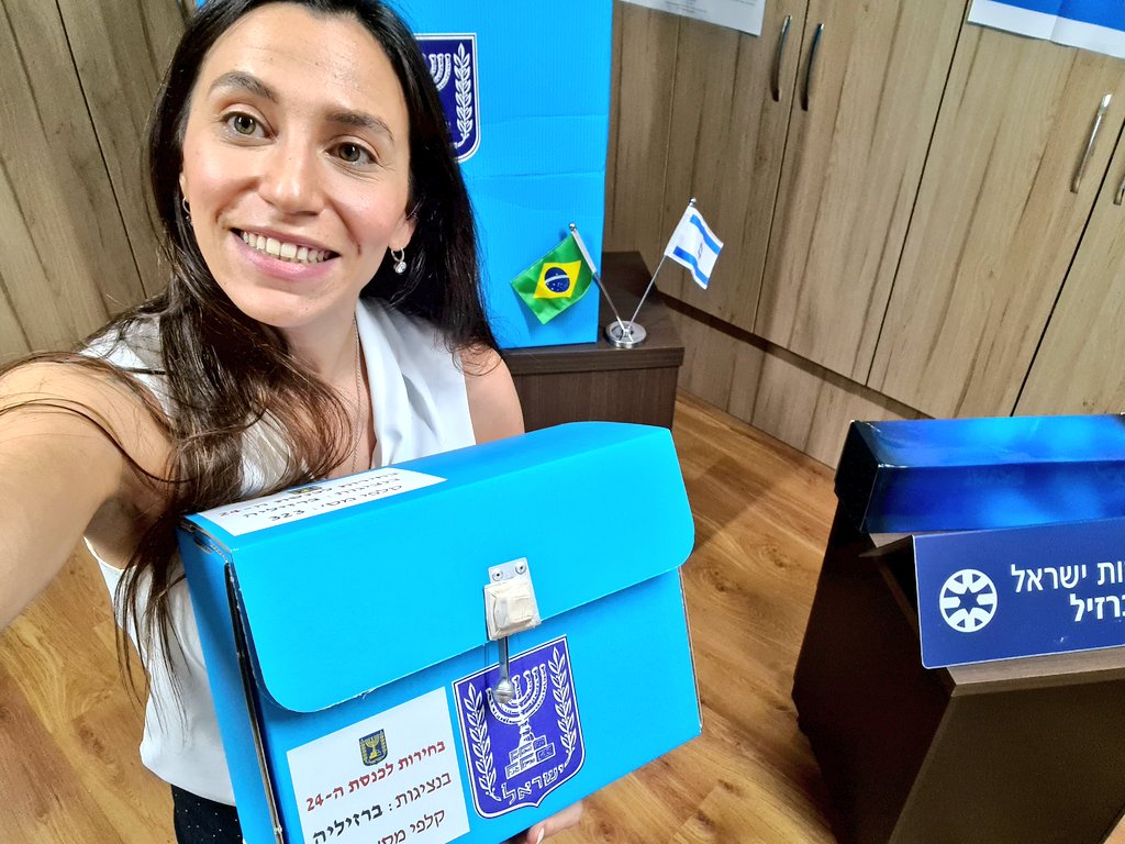ShaniTayarr's tweet photo. I hope you're ready @Israel 🇮🇱! Our votes are on their way to you!
#IsraElex4 #EmbassyVotesIL https://t.co/IIcdJJc24t