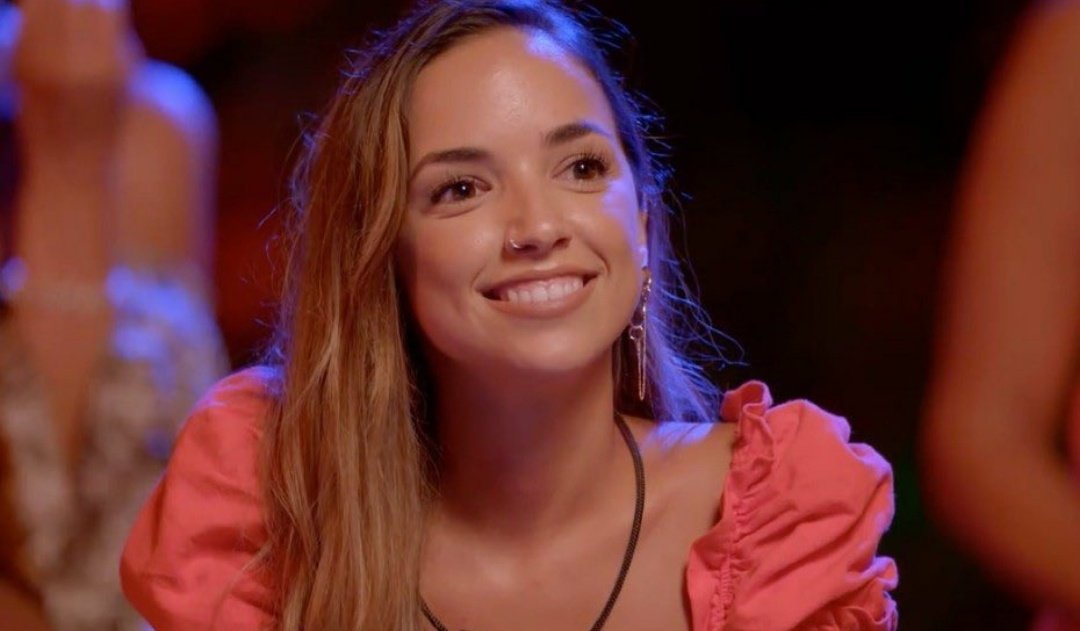 Lucía tu no te vas sola TU TE VAS CON EL CARIÑO DE TODA ESTA GENTEEE #LaIslaDeLasTentaciones9