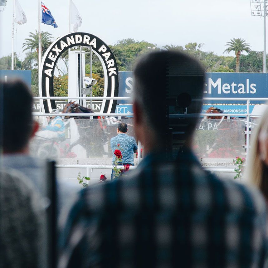 We're excited to be able to welcome you back following the Auckland region moving to COVID-19 Alert Level 1 at 11.59 pm today, Friday 12 March.
🐴 First race is 5.56pm, download tonights racebook here: buff.ly/3rEC1rR