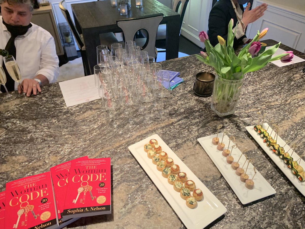 IAmSophiaNelson's tweet photo. With my girls at a wine &amp; champagne soirée doing a pre-@TheWomanCodePB release celebration! #knowyourrow #thewomancodepaperback https://t.co/z0bLtObaPu