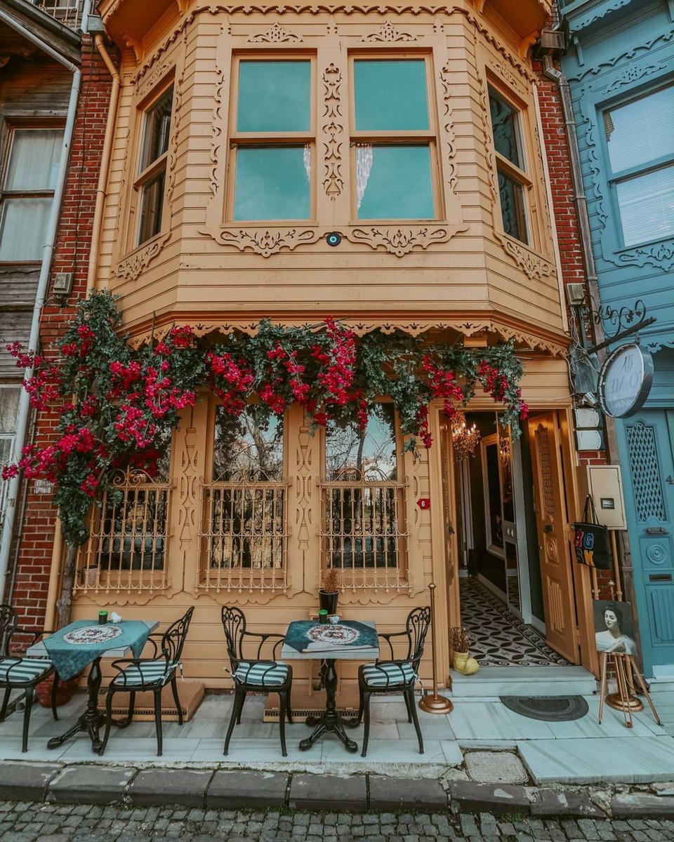 mekancu's tweet photo. Kuzguncuk’ta harika bir mekan. Yarın için uğrama noktalarınızdan biri olabilir.

📍To&amp;Me Butik Cafe (Kuzguncuk)

📷 IG: admbrs https://t.co/hgaAsnkXXe