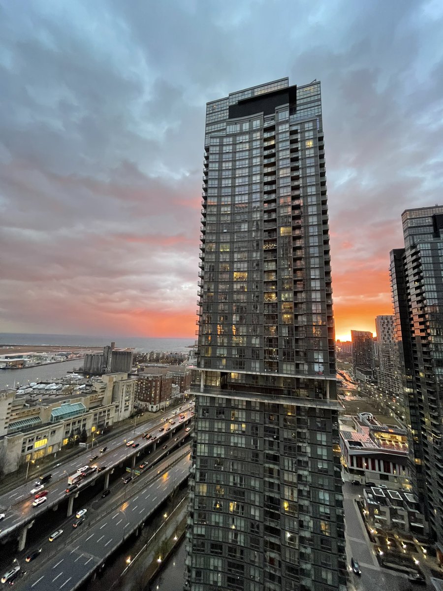 Beautiful skies and rain in Toronto downtown ! <a href="/weathernetwork/">The Weather Network</a>