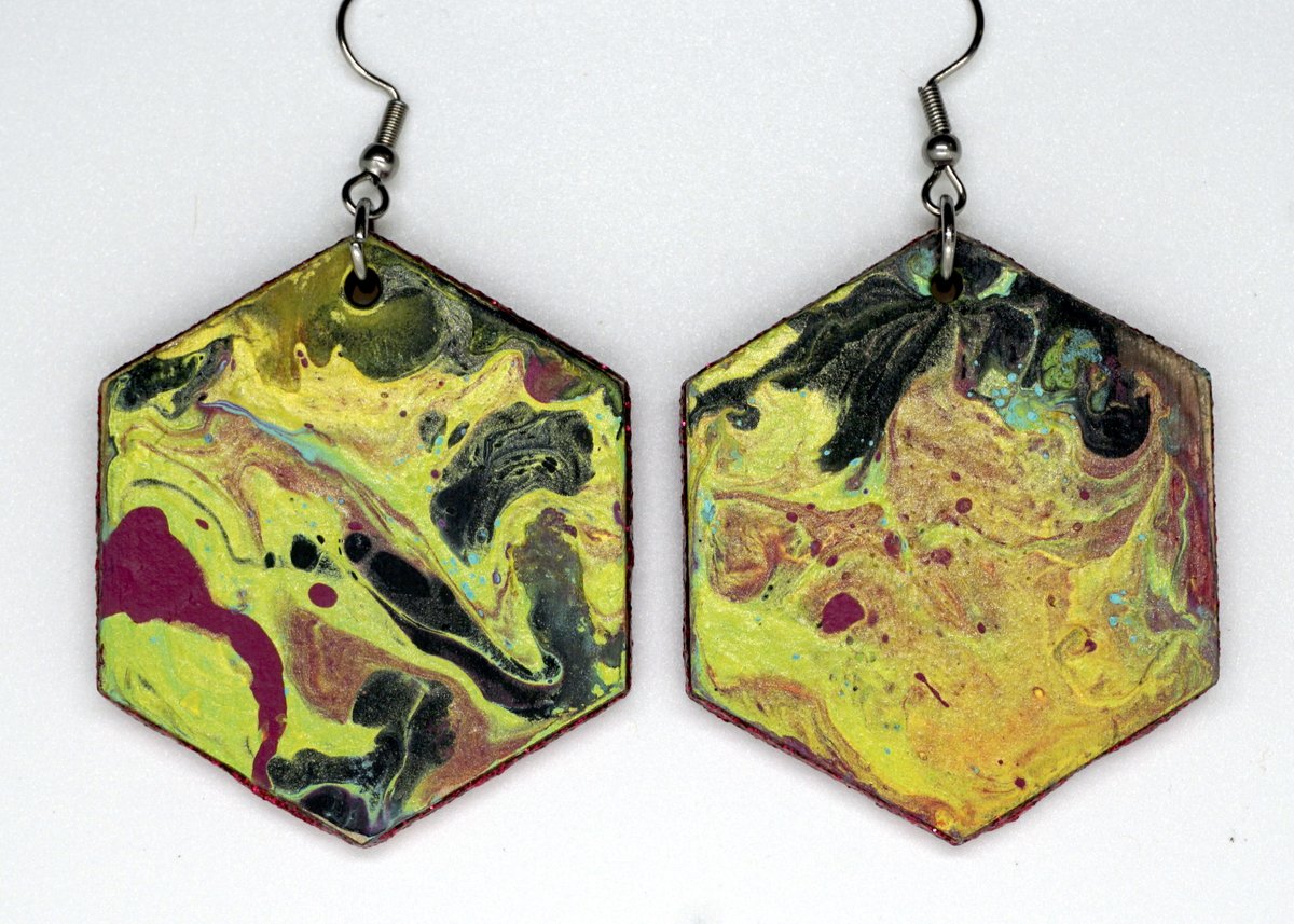 LAPaganLLC's tweet photo. Yellow Hexagon Earrings and Mini-Painting 
https://t.co/qBegntuuZe 
#pourpainting #fluidart #abstractart #art #acrylicpainting #acrylicpouring #fluidpainting #acrylicpour #fluidartwork #pourart #bhfyp #jewelry #earrings https://t.co/hfx26lg3ZL