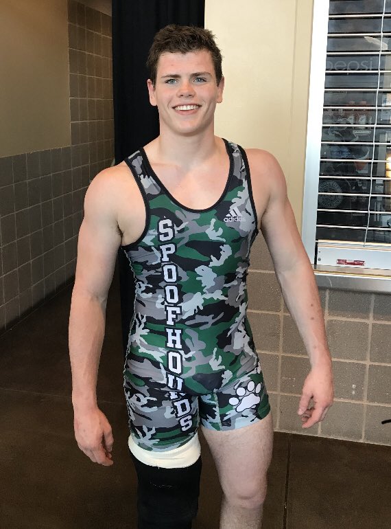 Watkins loses by fall to Evinger-Odessa. He will earn a 4th place medal to cap off an outstanding career! #spoofhoundpride