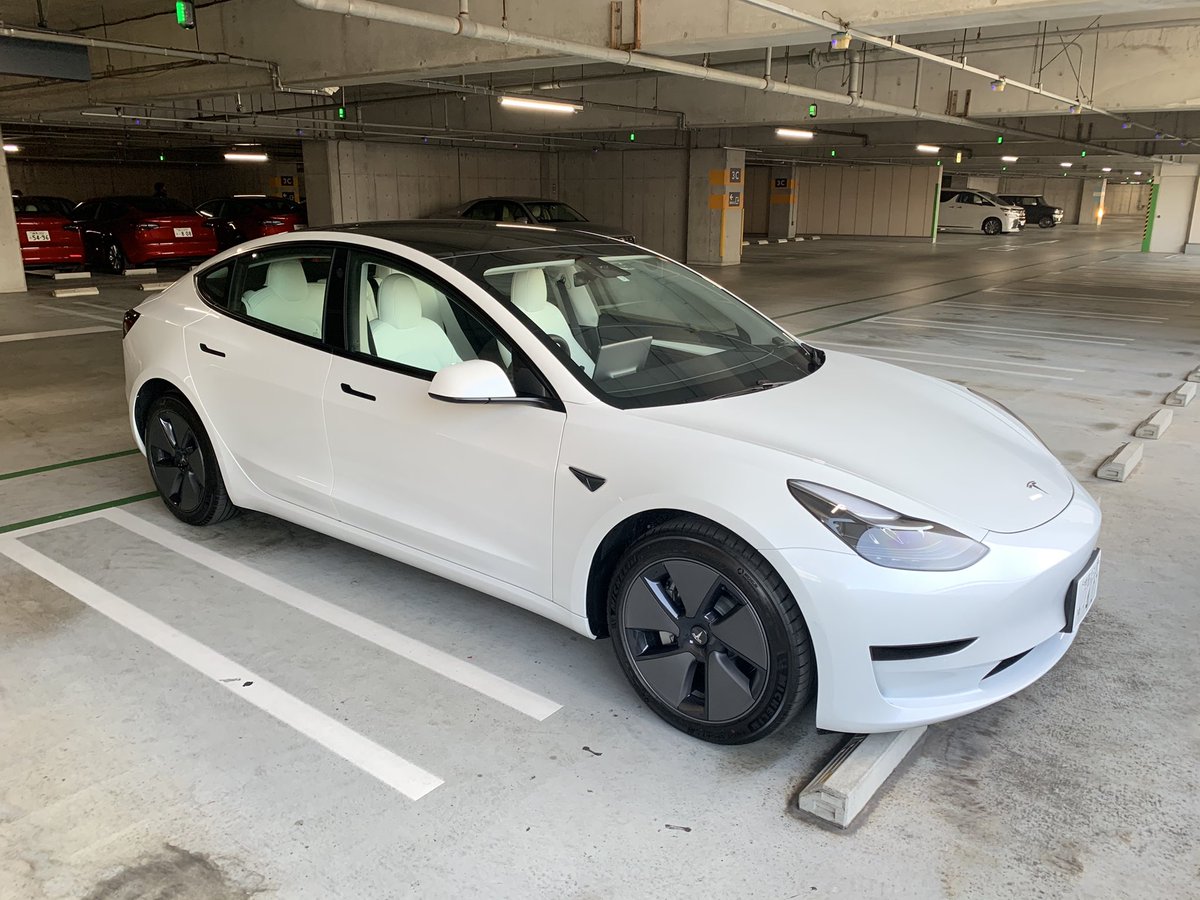 _Zdanek's tweet image. С
В Китаї  почались доставки власникам #tesla model3 з оновленим салоном. Це непросто #Model3refresh  це можна назвати #model3refreshREFRESH 😀
Подивіться на ці лінії подивіться на ці ідеальні зазори на панелях кузова!!! Як сказав @MunroAssociates вона буде найкращим автомобілем!