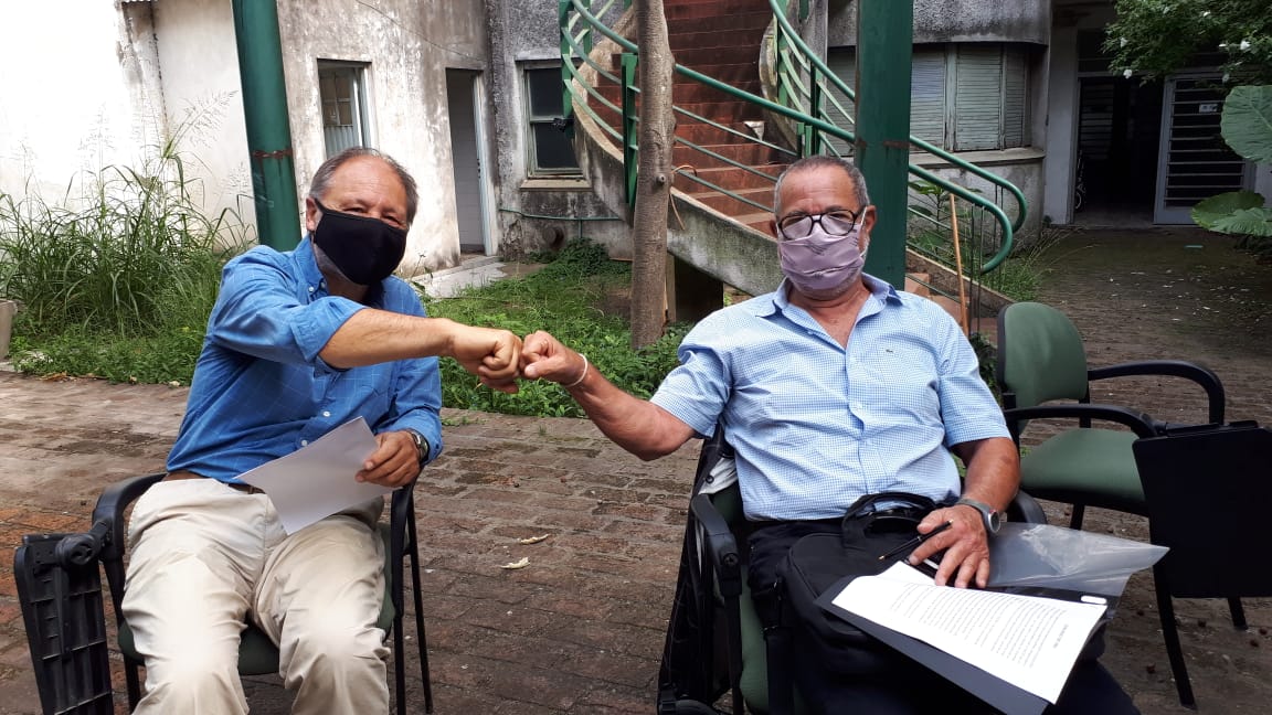 Centrodeingeni2's tweet photo. Varios socios y autoridades se acercaron a la sede a acompañar al Presidente del Centro, Ing. Marcelo Rastelli a la firma del convenio con las autoridades de Caciba. https://t.co/7xKBOzXytV