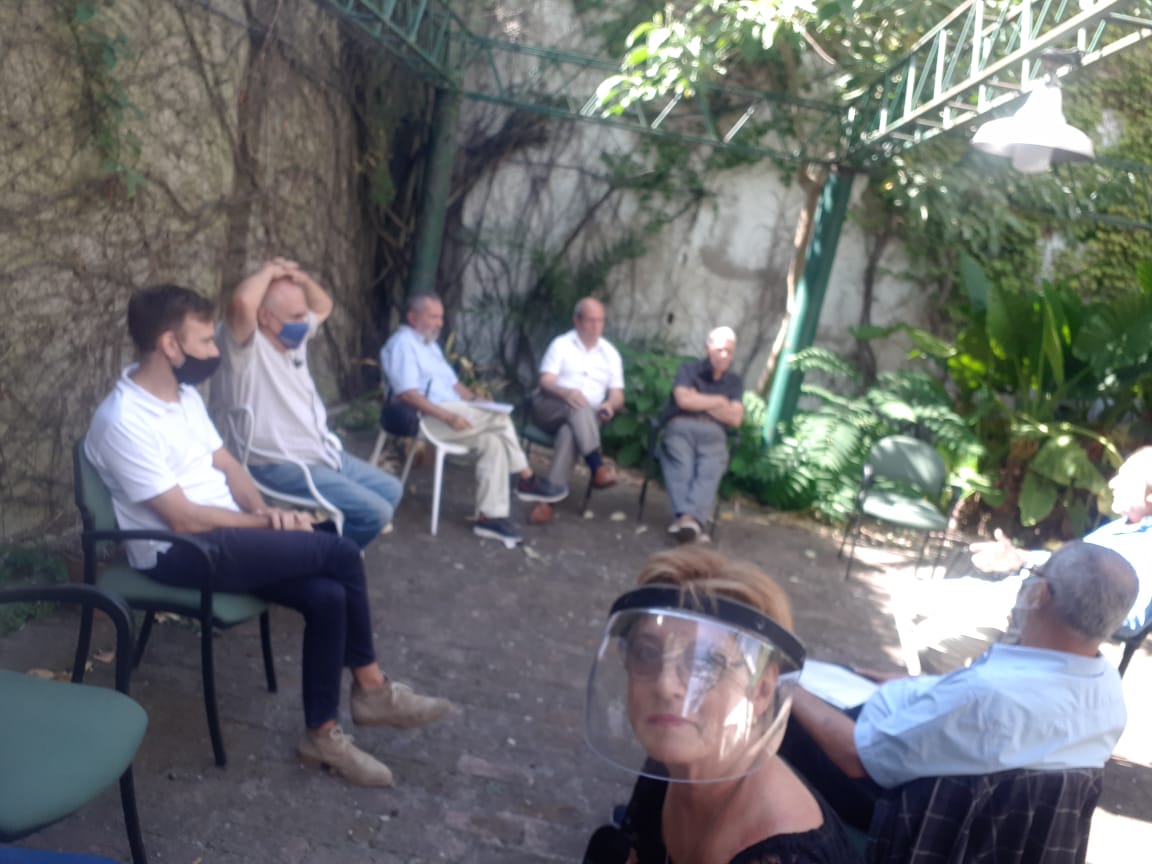 Centrodeingeni2's tweet photo. Varios socios y autoridades se acercaron a la sede a acompañar al Presidente del Centro, Ing. Marcelo Rastelli a la firma del convenio con las autoridades de Caciba. https://t.co/7xKBOzXytV