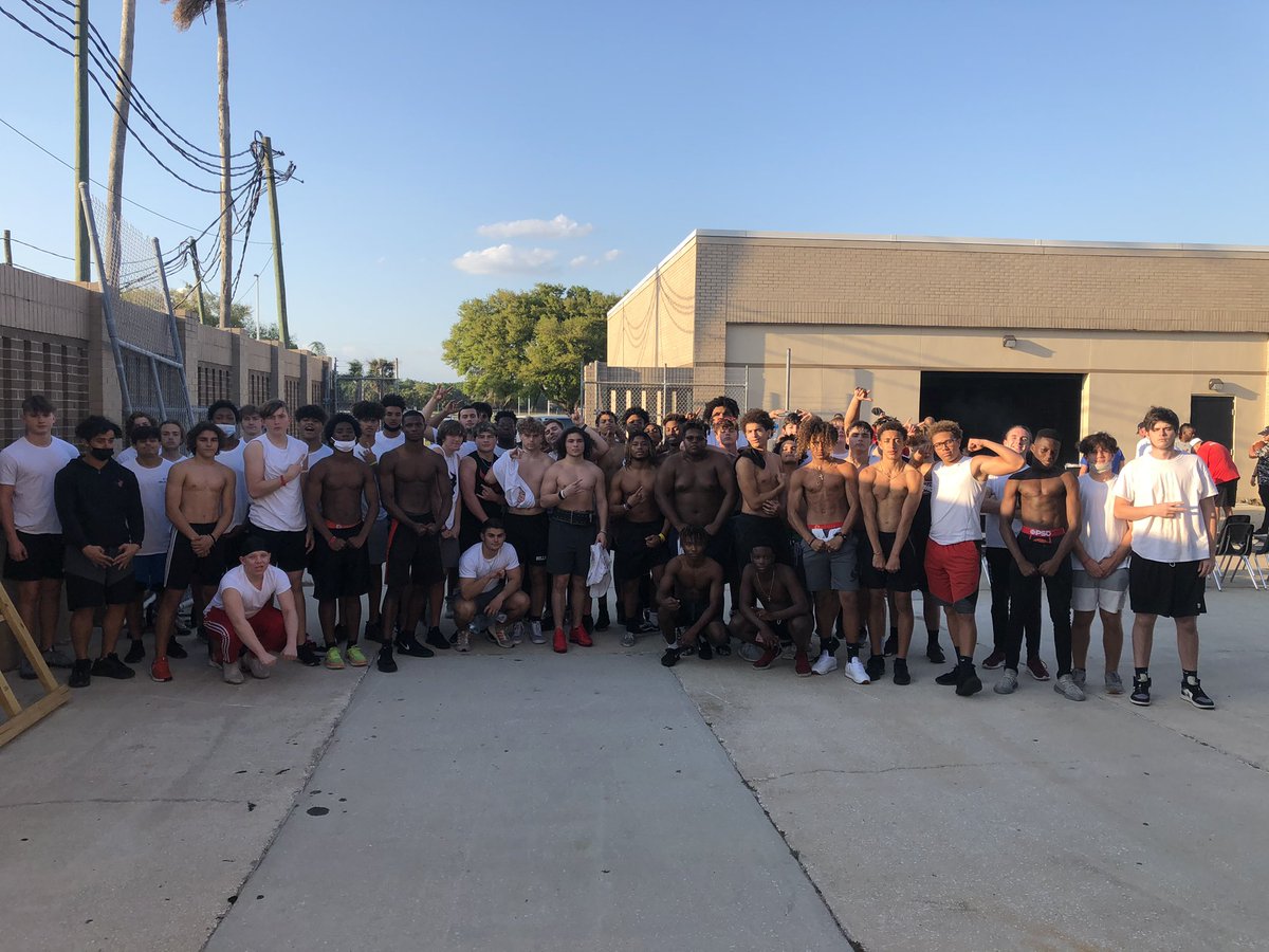 Bdale_Football's tweet photo. Great way to finish the week!! Guys have improved and made great strides!! Thanks to all the coaches for being here daily!! We are only as good as the people surrounding the program! #TPW https://t.co/lsBEq2QPCV