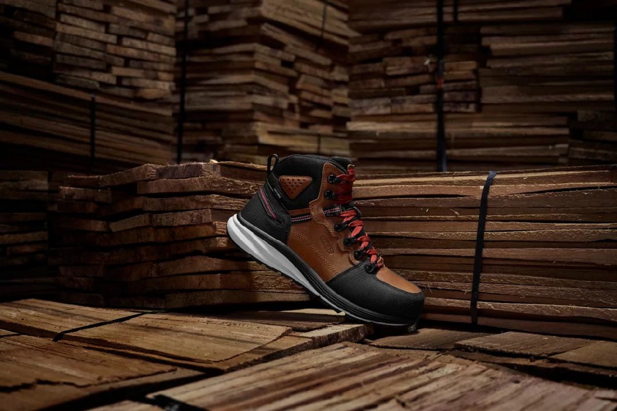 KEENUtility's tweet image. Meet the all-new Red Hook: Work boot durability with sneaker performance. 🤯 #KEENUtility #workboots