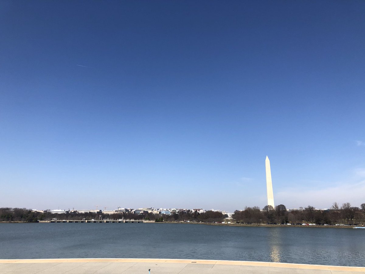 Our new city is purdy...and look! The White House!!!!