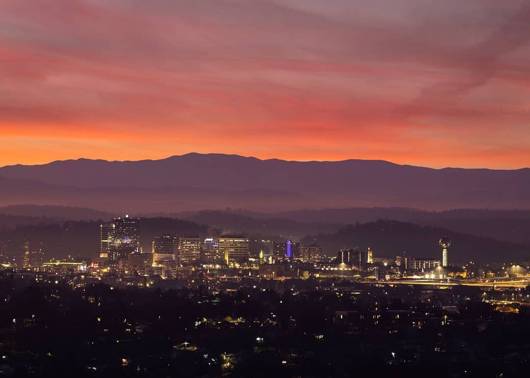 downtownknox's tweet photo. 👀 Those Mountains. 👀 That Sunset! Wow, @danthompson_TN!! #LoveDowntownKnox https://t.co/S4wN5gH9R3