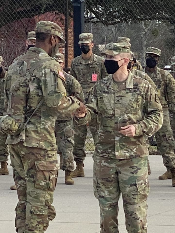 Thank you COL Kendall and CSM Russell for presenting a coin of excellence to PV2 Douglas for leading by example and winning yesterday’s “Apache Drill Competition”. #YoungLeadership @15thSignal @73dODBN @EODArmyGuy @brown_clydea