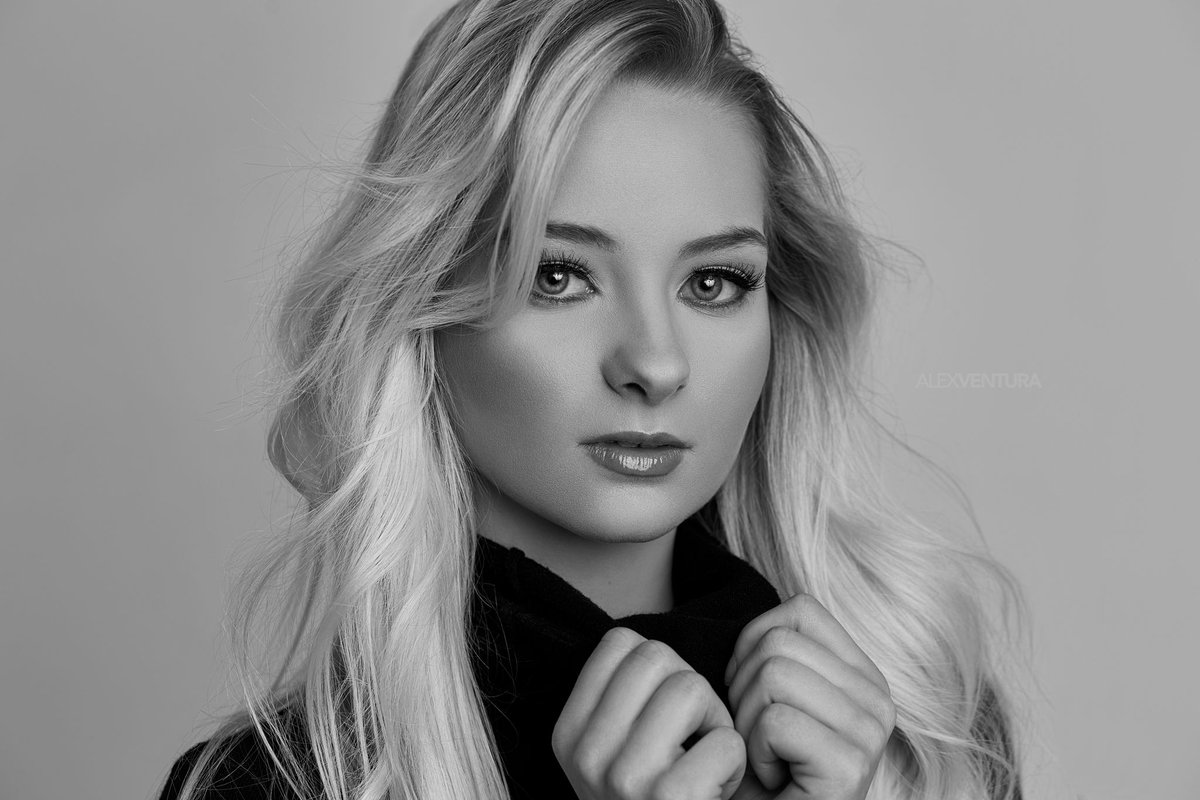 valexv84's tweet image. I was going to say something like, "baby it's cold outside" but it's actually pretty good temps right now. How's the weather where you are at? 

Model: Caitlin Burson
Studio: Altered Visions Studio
Edited with NBP Retouch Tools

#houstonmodel #htxmodel #houstonphotographer