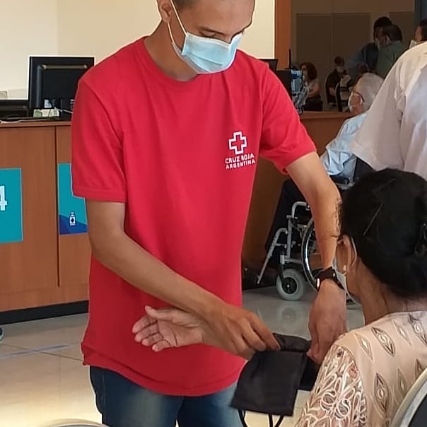 CRA_CBA's tweet photo. ⛑️Nuestros voluntarios continúan realizando cobertura sanitaria en el Centro de Convenciones Córdoba donde se desarrolla la jornada de vacunación 💉 

#CruzRojaSiempreEstá ♥️
#CruzRojaTeCuida ⛑️
#coberturasanitaria
#voluntariado #vacunacion #covid_19 #vᴀᴄᴜɴᴀcᴏᴠɪᴅ19💉 https://t.co/tc1Df6Bn0N