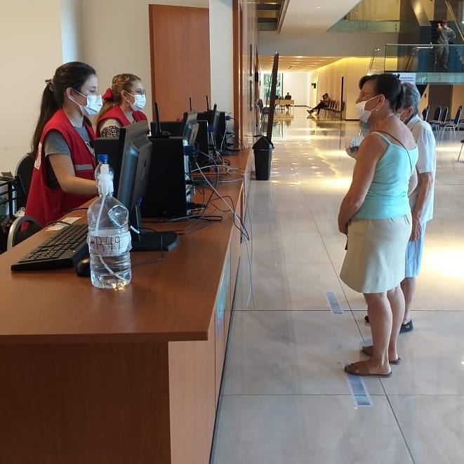 ⛑️Nuestros voluntarios continúan realizando cobertura sanitaria en el Centro de Convenciones Córdoba donde se desarrolla la jornada de vacunación 💉 

#CruzRojaSiempreEstá ♥️
#CruzRojaTeCuida ⛑️
#coberturasanitaria
#voluntariado #vacunacion #covid_19 #vᴀᴄᴜɴᴀcᴏᴠɪᴅ19💉