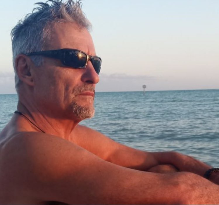 SuanneBraun's tweet photo. I’m so devastated to know that I will never see your smiling face again my dear friend. @cliffmsimon you’ve left us way too soon and I’m utterly, utterly heartbroken. My prayers go out to Colette and your family. The world won’t be the same without you. #RIPCliffSimon https://t.co/5CV1TvvDvM