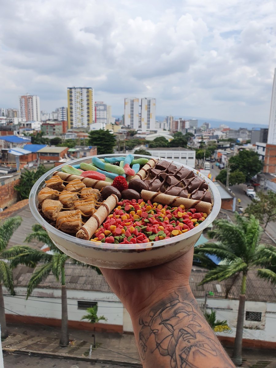 LaBodegaPostres's tweet photo. Estamos pensando en TODOS, por eso les presento este nuevo diseño, nuestro Postre Disco Color, perfecto para cualquier ocasión y delicioso como toda nuestra línea de productos, a un precio justo de 15k 🥧💪💥
Ya tenemos pedidos abiertos para el Fin de Semana de cualquier producto https://t.co/BK73chAqnI