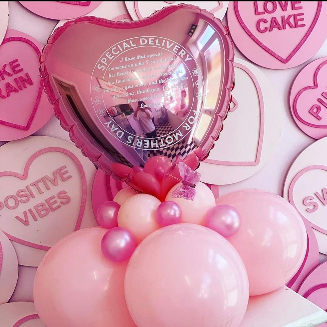 ChristineHartC1's tweet photo. Last chance to book your balloon order for mother's day with collection at cakes by design St Helens on Saturday There are some remaining balloon delivery slots Saturday evening #mothersday2021 #mothersdaygift #mothersdayballoons @ChristineHartC1 @cakesbydesignnw https://t.co/yWvx7Nb6ZW