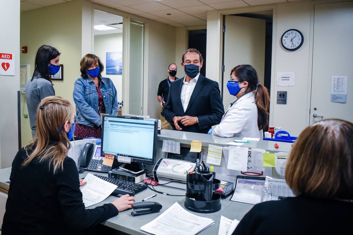 I_Fly_UA's tweet photo. Oscar visiting the ORD T2 clinic showcasing the new freezer to store the vaccines! #beingunited https://t.co/0WI0kuxoxd