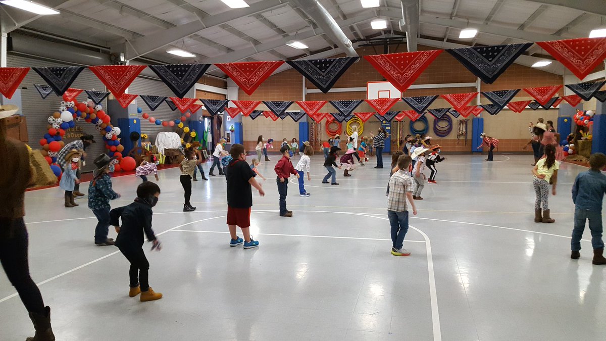 MuddimanSPED's tweet photo. Hoedown was a blast!! Thank you SO, SO much to our FABULOUS @kuehnlepe coaches for their tireless efforts in reimaging Hoedown this year. The kids LOVED it! @KleinISD @KuehnleKISD @KuehnlePto #koalap2pmoments https://t.co/aEUwciqjd2