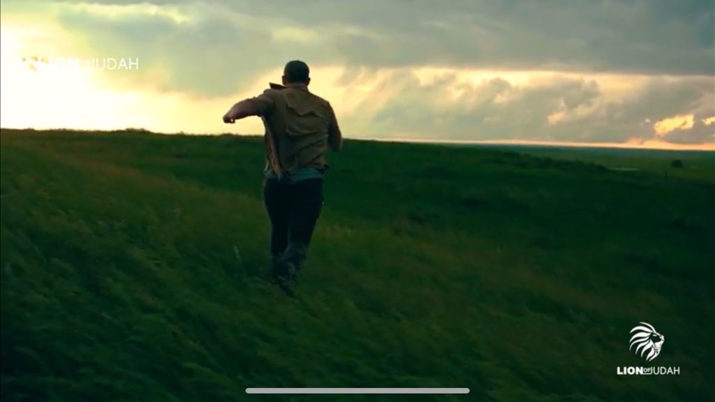 LibertysSpirit's tweet photo. There’s a path that leads to glory
Doesn’t matter if you are worthy

Follow it and love will lead you
through the trials that you are facing

I will go with you to that Holy Place
We can ride together on Full Steam Grace

Livin’ on full steam grace https://t.co/sj6F6N13xF