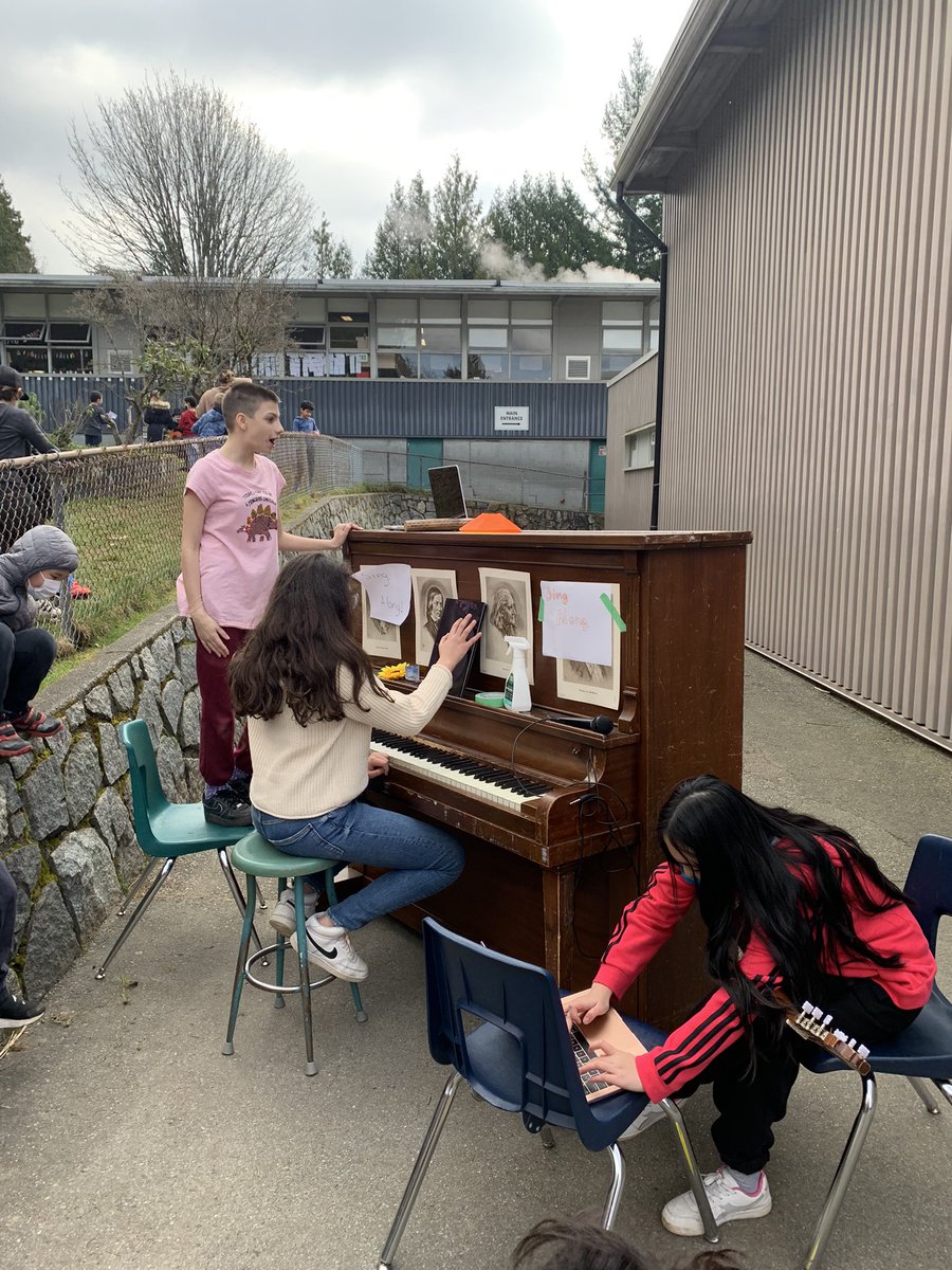 morikkey1's tweet photo. When the incredible @GibliMs connects economics to music. Gr.6 learning how musicians go about being street performers. What’s the application process? How do you raise money? #busking #musicoutside #isitprofitable #sharingtalents @westbayschool #ibpyp #HWOO https://t.co/JnZN0pz8OR