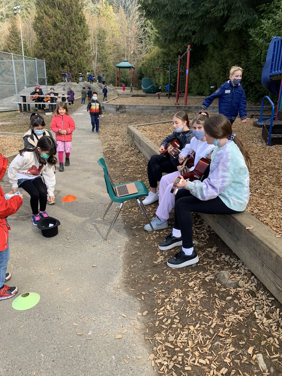 morikkey1's tweet photo. When the incredible @GibliMs connects economics to music. Gr.6 learning how musicians go about being street performers. What’s the application process? How do you raise money? #busking #musicoutside #isitprofitable #sharingtalents @westbayschool #ibpyp #HWOO https://t.co/JnZN0pz8OR