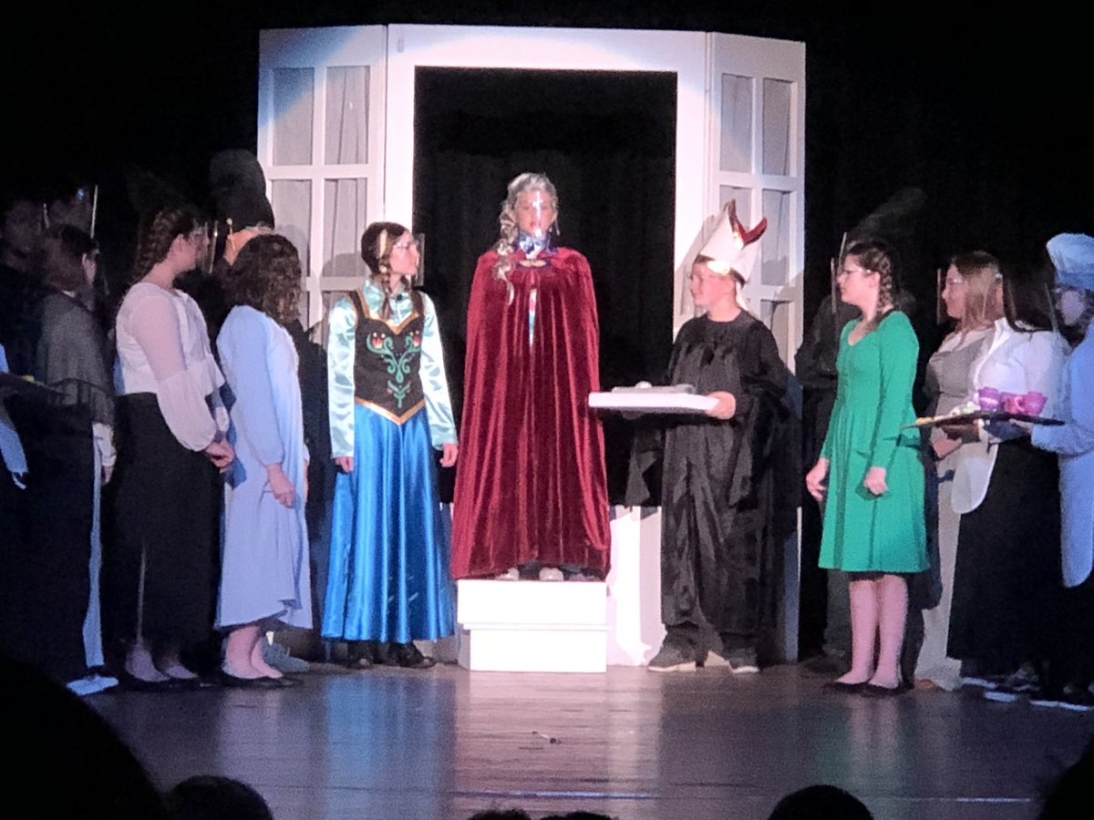 Another great performance!  Frozen Jr was a success and it was so great to see a live show again! 👏🏻💛💙👏🏻