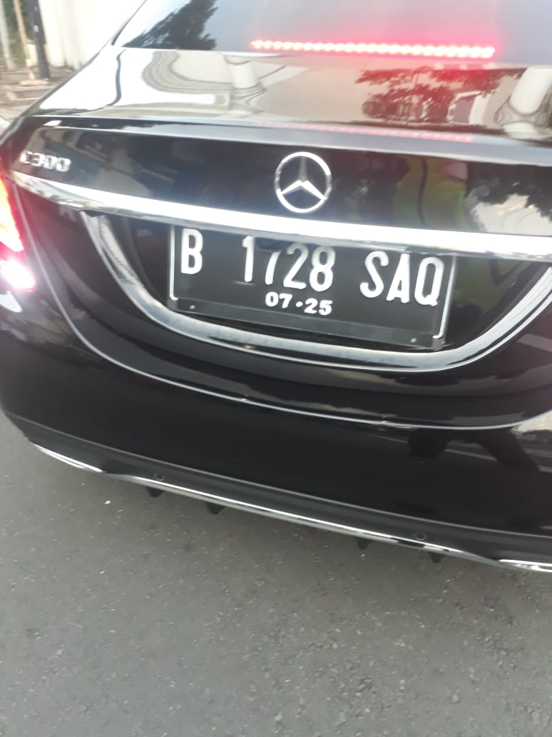 Mercedes-Benz Pelaku Tabrak Lari Pesepeda