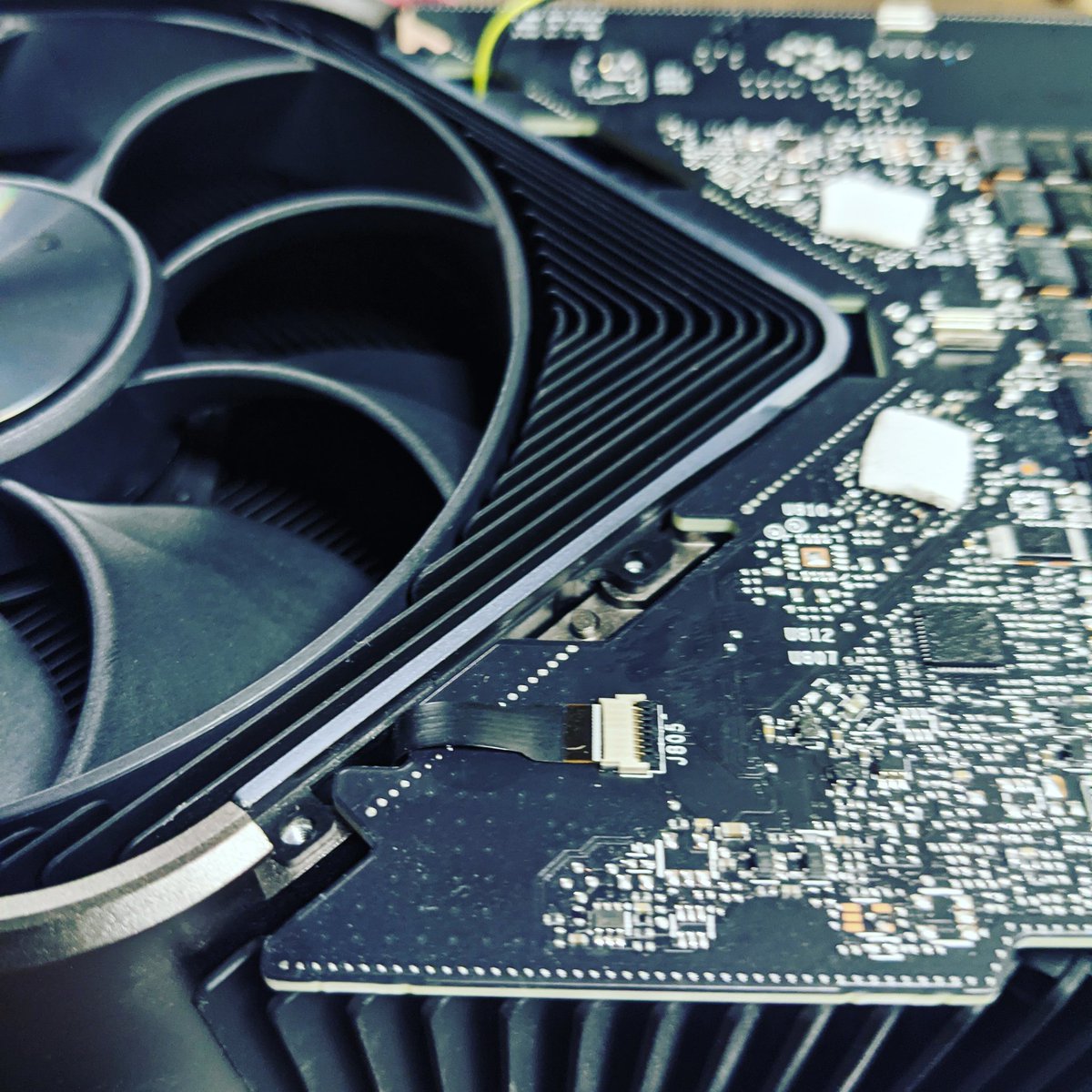 ModMyMods's tweet image. The most annoying connector on the 3090

Time for replacement paste and pads 😊

#RTXon #nvidia #3090 #foundersedition #gpu #GraphicsCard #videocard #pcparts #computerparts #internals #hardware #pcbuilding #computer #rare