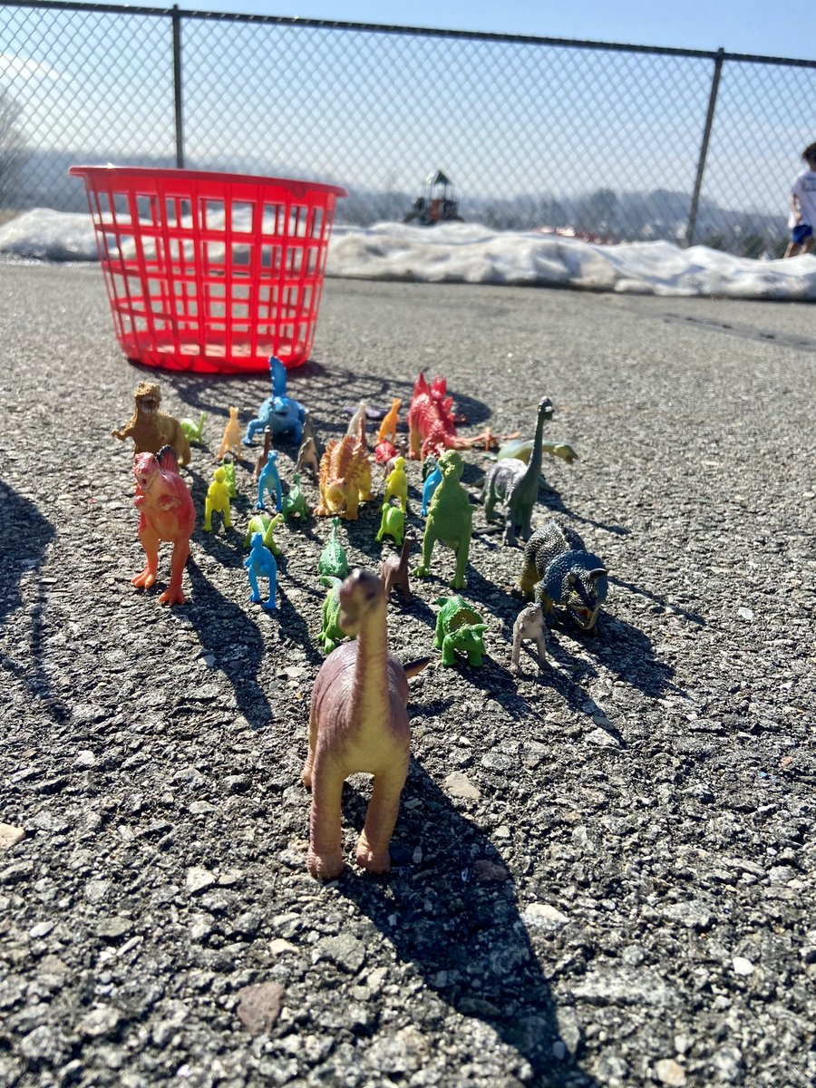 MrsSnyder_read's tweet photo. What a BEAUTIFUL day to play!!! These dinosaurs were on the move, traveling to a faraway island 🦖 🦕 ! #wilsonsd #WilsonSchlDist #gvproud https://t.co/Z3gCW4GVkZ