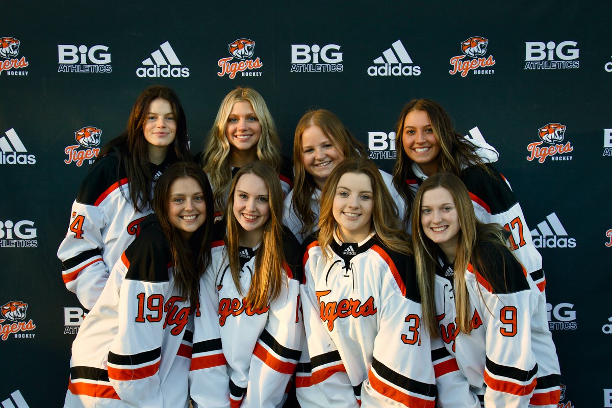 What a great group of Seniors! Go get 'em Tigers! <a href="/FHSghockey_/">FHS Girls Hockey</a>