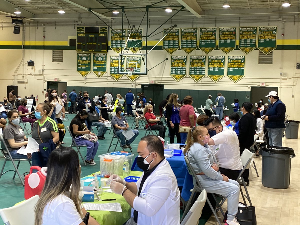 ArthurSanchezJ1's tweet photo. Dr.Raul Ruiz U.S. Congressman at CVHS administrating vaccines. He is ensuring equity to our community!  Thank you Dr.Ruiz. #cvusdlearns #cvhsmightyarabs #cvhsbethelight https://t.co/Z1VAEdFnv3