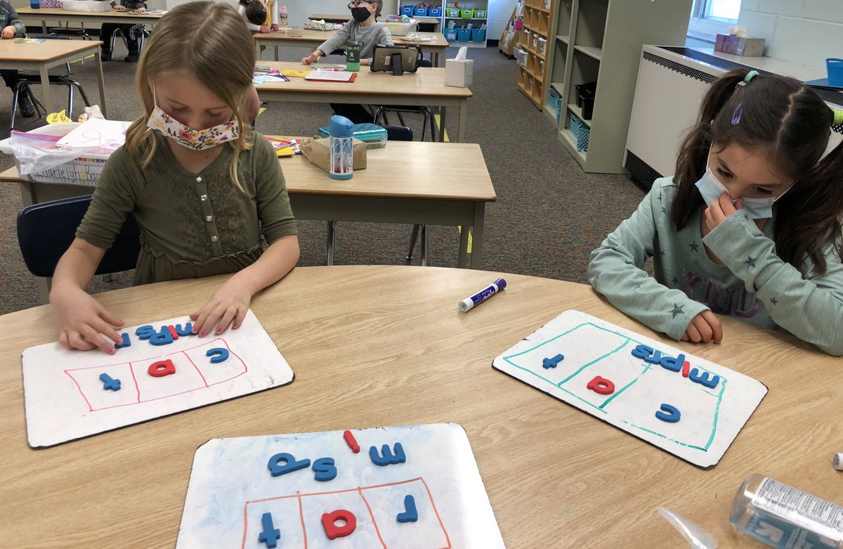 MissConnsClass's tweet photo. Thank you @ChelseaEducFndn for our magnetic letters we love using them to learn new words. #WordScientists https://t.co/ekDfEEs0tg