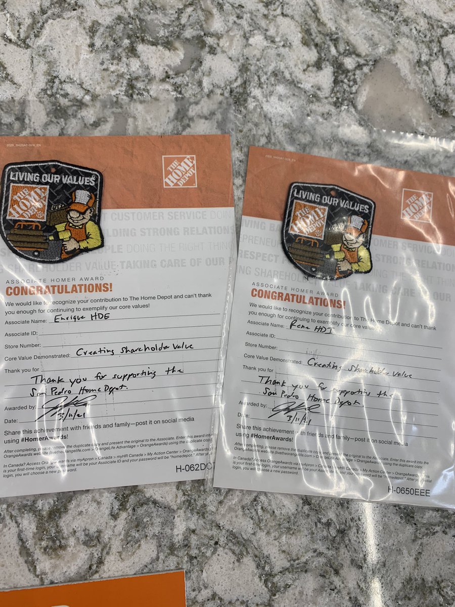 Rene_HDISM_LASo's tweet photo. Thanks @Jonathan_1005HD for always supporting our HDIS programs. Canโt wait to see all the leads flow in with the new Makeover Display up in San Pedro! Thanks for recognizing @EnriqueGoHDE & I #OneTeam @thdTimPacC @PaulKellyTHD @OrmondLsormond @George_D_THD https://t.co/7TGwBhl8Vn