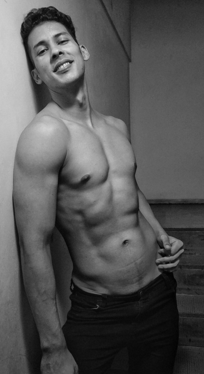 Black and white <a href="/MaleModel/">Sexyman</a>