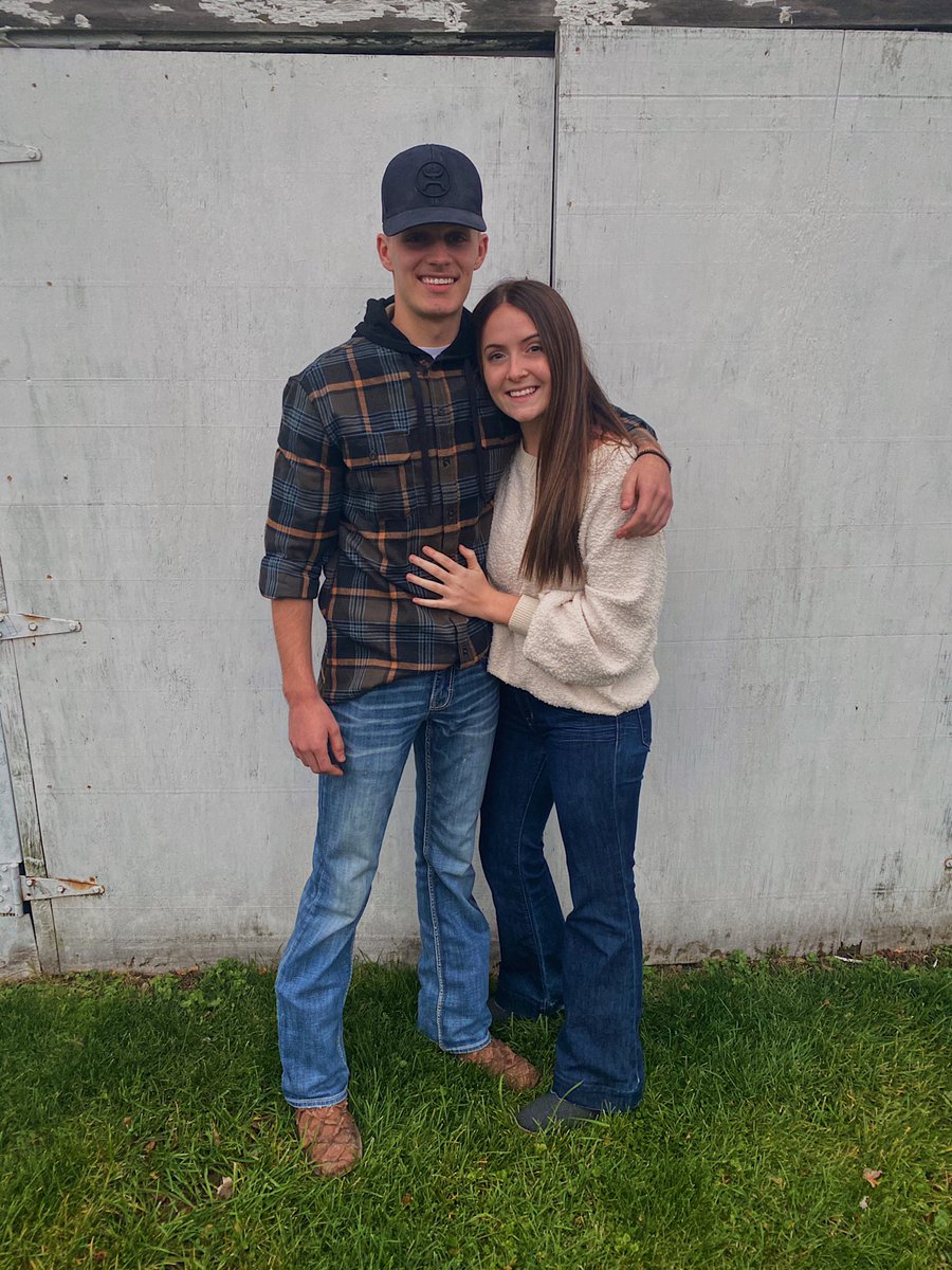 codyszabo_'s tweet photo. Happy birthday to the one that keeps me going, i’m thankful for everything you do, I love you pearl https://t.co/m767WzFhzQ
