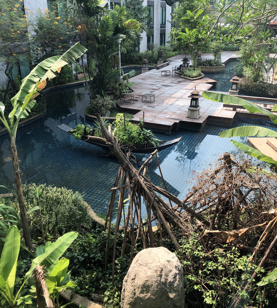 MarianneVanamo's tweet photo. This close to a hotel pool I haven’t been in one year. What a shame there’s a window between us. #crewlife #roomlockdown #Bangkok #COVID19 https://t.co/eJpV0WPwdp