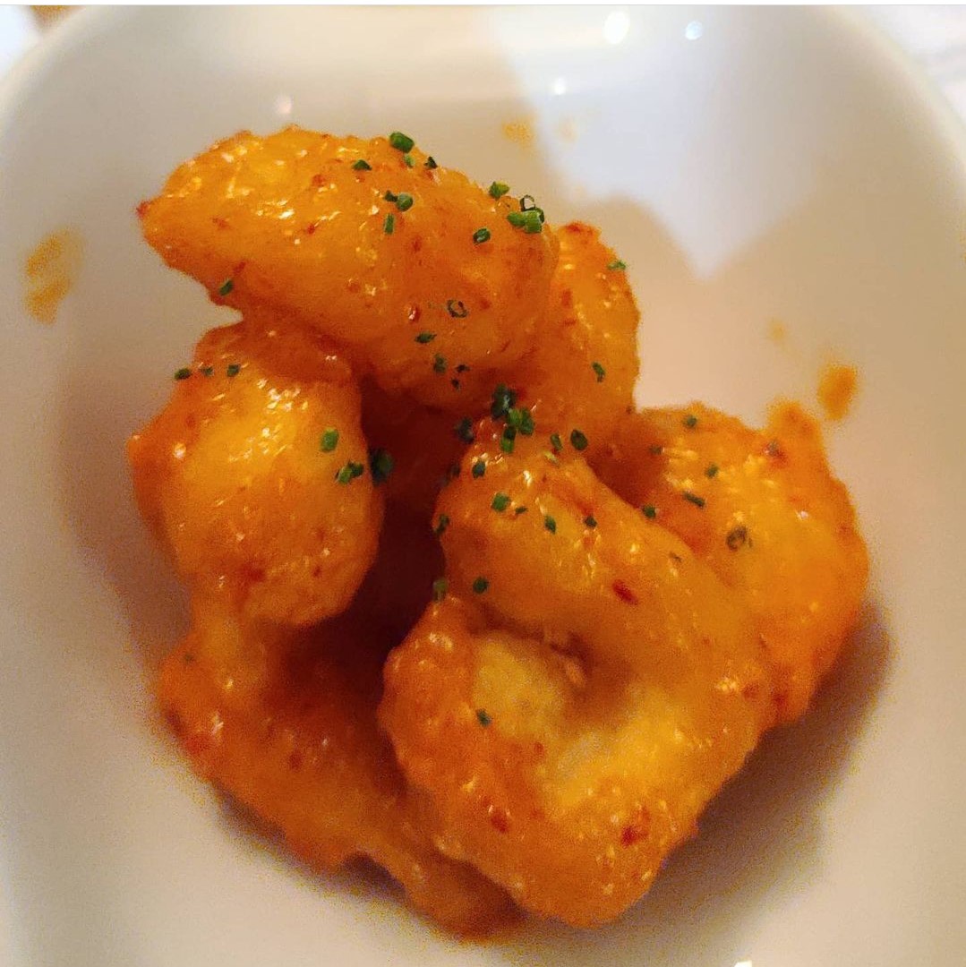 MorimotoNapa's tweet photo. An up-close and personal look at our rock shrimp tempura appetizer with spicy kochujang sauce. You can grab it for takeout/delivery/outdoor dining. Thank you to our recent guest #kgsfoodadventures for this photo! https://t.co/sIhXcNlgmQ