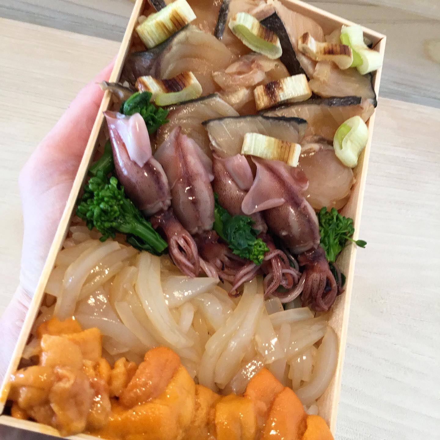 いち伍 テイクアウト 新作 いち伍の春 藁焼の鰆の漬け 蛍烏賊 菜の花 やりいか うに 菜の花畑をイメージして 春が旬の物盛り 税込4 000円 ばらちらし 鰆の棒鮨 おつまみ盛り合わせ 煮蛤と煮牡蠣と煮穴子 玉子焼き 焼きうに 白魚の折詰も