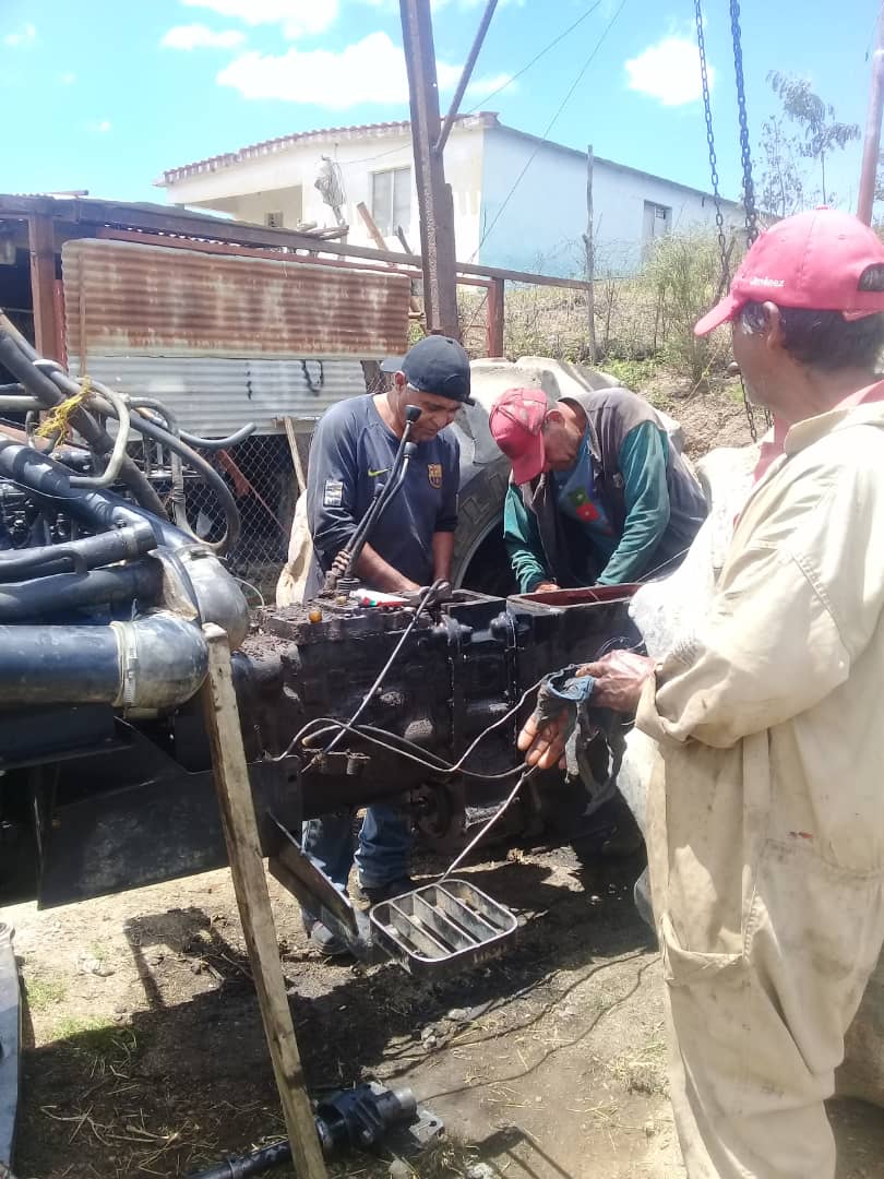 ESPCQuibor's tweet photo. Seguimos trabajando para aumentar nuestra capacidad operativa, Reparación de tractor Agrinar T120-4 https://t.co/r67wcujjPm