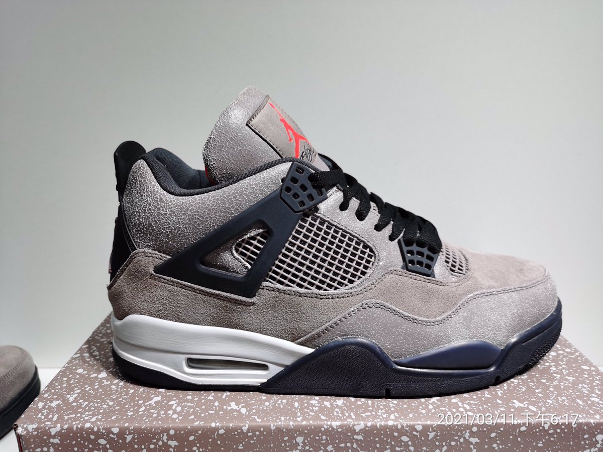 THEDOPESOLE's tweet photo. #100 RT @HypesneakerR: Air Jordan 4 Retro Taupe Haze
#hypesneaker #sneaker #airjordan #sneakerhead #streetstyle #streetwear https://t.co/E1sjDoxMfj