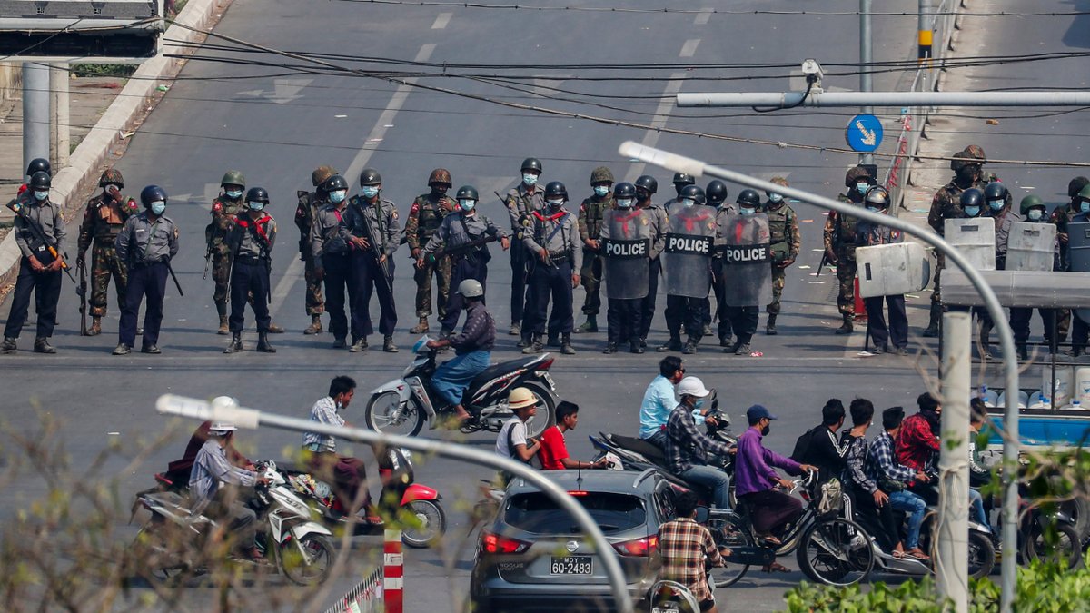HRWMyanmar's tweet photo. New surveillance technology from Huawei is giving the Myanmar junta the worrying capacity to identify people on the streets and possibly track their movements, posing a serious risk to anti-coup activists. https://t.co/xqDUxKkABn

#WhatsHappeninglnMyanmar https://t.co/cYeoGovFhb