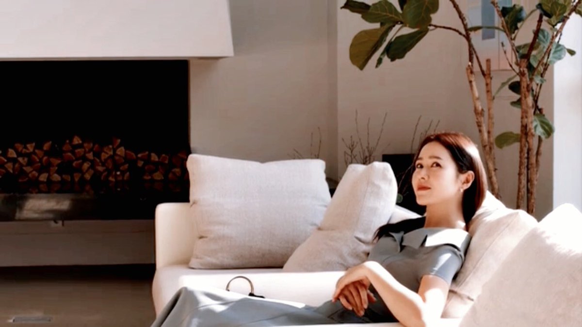 binjinwave's tweet photo. she is beauty. she is grace. she is the son yejin. https://t.co/CQVkmp5lte